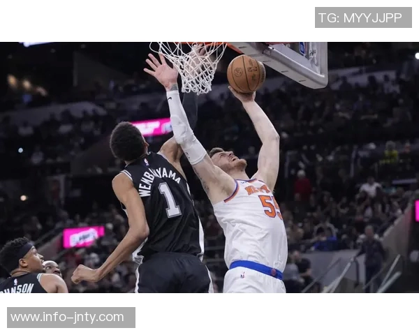 文班亚马半场表现抢眼8中4斩获15分5篮板3助攻1抢断4盖帽展现统治力